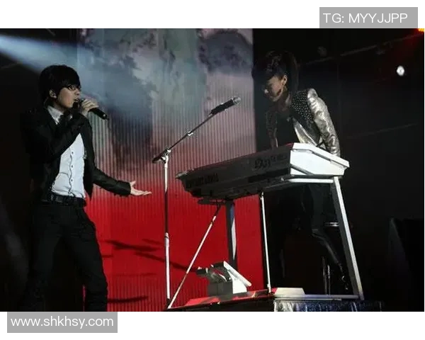 游泳赛场风云激荡 多项纪录刷新 世界冠军诞生引爆全场热情